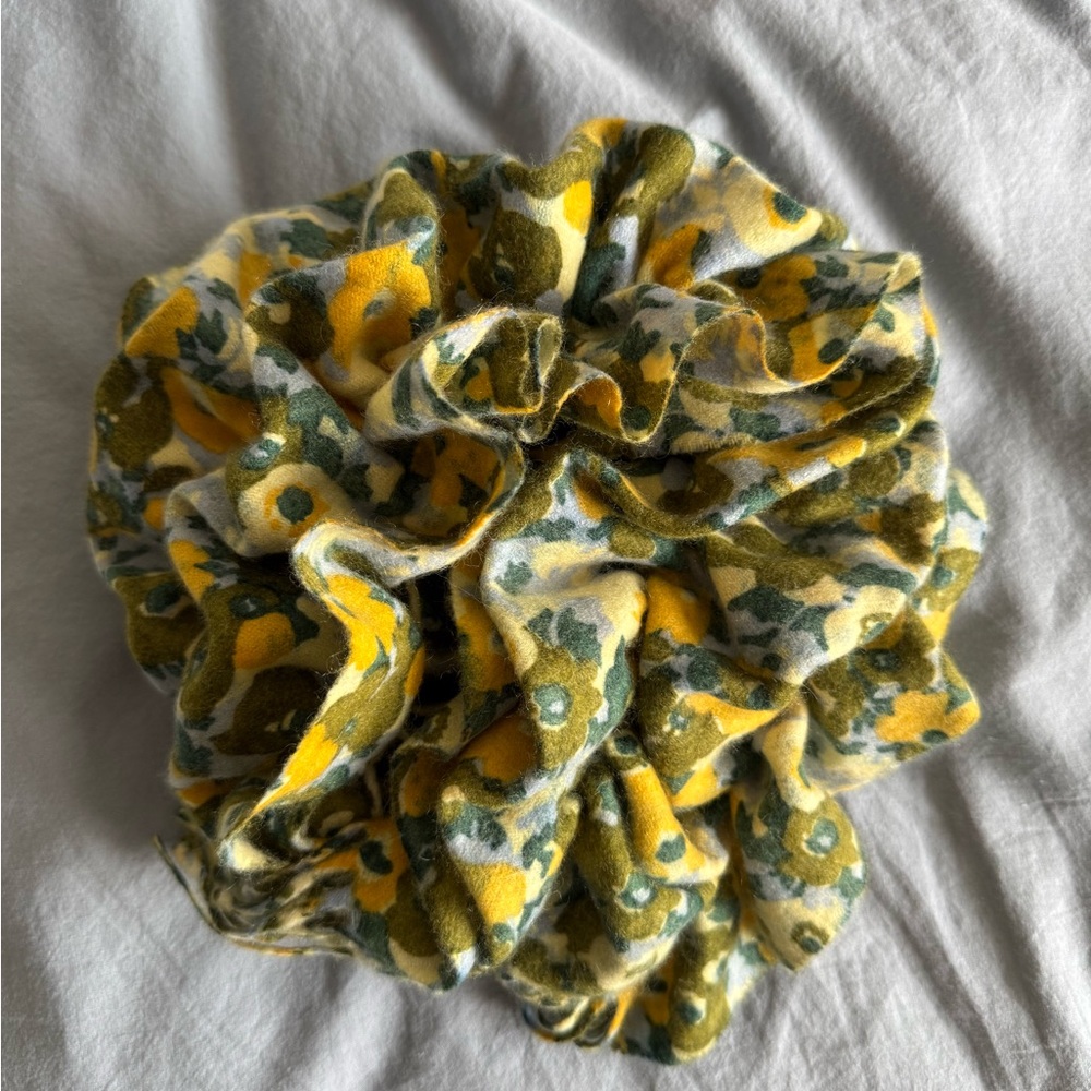 Anthropologie SAYAMI 100% Cashmere Floral Ruffled Scarf with Fringe